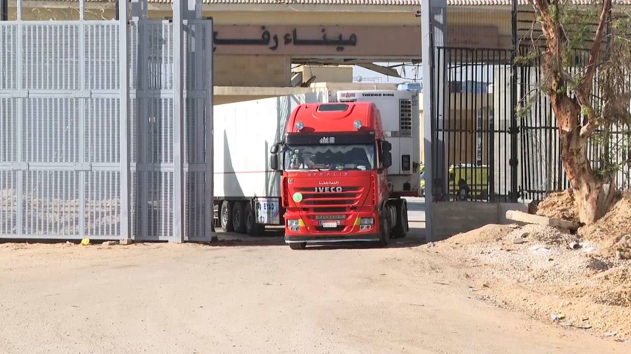 مع بدء الهدنة.. شاحنات الإغاثة والوقود تدخل غزة من معبر رفح