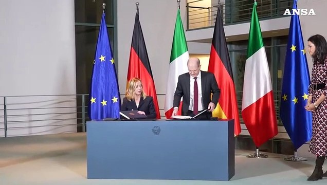 Meloni in Germania, la firma del piano d'azione con Scholz