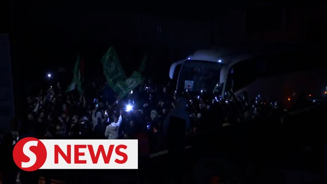 39 Palestinian inmates released from Israeli Ofer prison as part of prisoner exchange deal