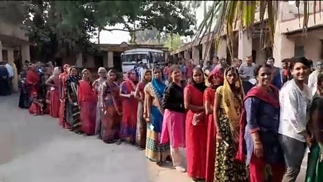 Rajasthan Election : महिलाओं में वोटिंग का उत्साह, शादी का काम छोड़ वोट डालने पहुुंची युवती