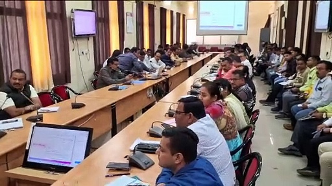 मतगणना की तैयारी को लेकर जिला निवार्चन अधिकारी व रिटर्निंग अधिकारियों की हुई बैठक