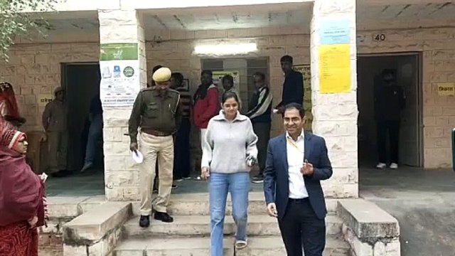 सुबह साढ़े छह बजे से ही लगी मतदाताओं की लाइन