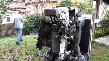 Üsküdar'da Sürücü Yolun Kaygan Olması Nedeniyle Ev Bahçesine Düştü