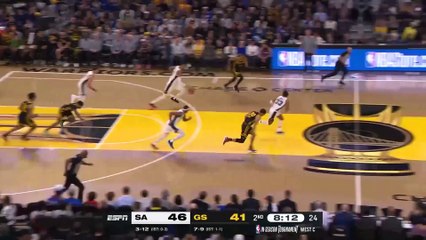 Le géant Wembanyama contré par le petit Payton