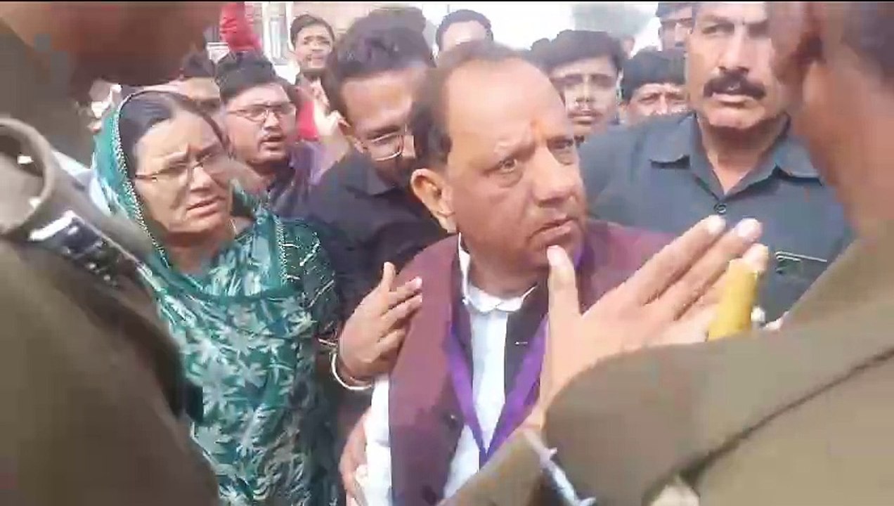 पीसीसी चीफ डोटासरा की सीट पर फर्जी मतदान को लेकर विवाद, पुलिस से उलझे भाजपा प्रत्याशी महरिया