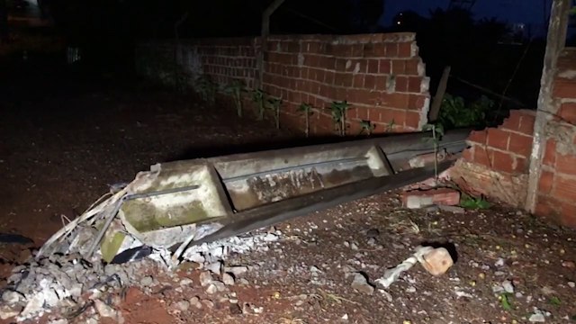 Gol derruba poste e deixa parte dos bairros Brasília, Floresta e Riviera sem energia elétrica