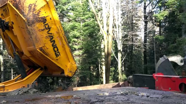 Dominikowice - budowa wiezy widkowej na Łysuli