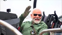 Video: PM मोदी की उड़ान, विपक्ष हैरान, तेजस से नापा आसमान