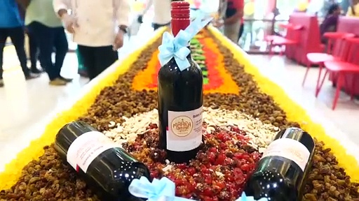 பிரமாண்ட கிறிஸ்துமஸ் கேக் தயாரிப்பில் நடிகர் அருண் பாண்டியன்