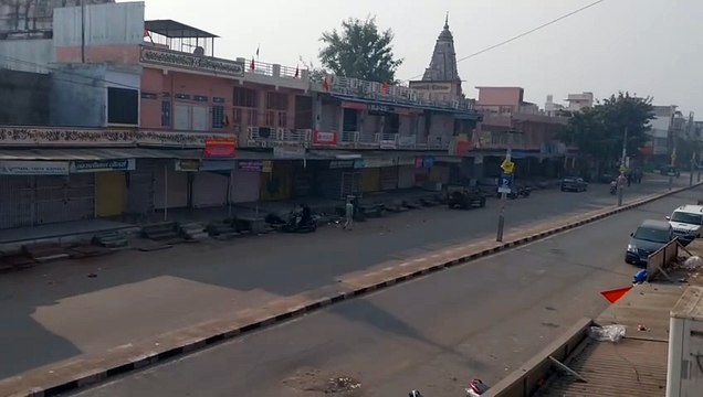 मतदान केन्द्रों पर दिखा उत्साह, बाजार में पसरा रहा सन्नाटा