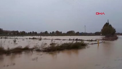 Çanakkale'de sağanak yağmur taşkınlara neden oldu, evleri su bastı