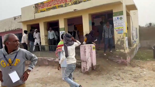 राजस्थान में यहां मतदान के दौरान बवाल: समर्थक आपस में भिड़े, जान बचाकर भागी पोलिंग पार्टी, देखें वीडियो