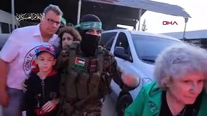 Hamas, 24 rehinenin bırakılma görüntülerini paylaştı