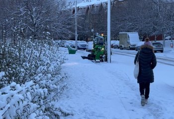 Służby w akcji. Odśnieżnie ulic i chodników