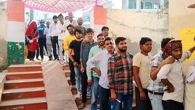 लोकतंत्र का उत्सव में दिखाया जोश