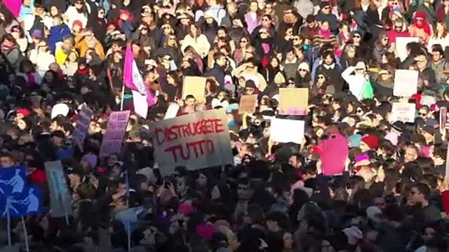 Manifestazione 25 novembre a Roma, decine di migliaia al Circo Massimo