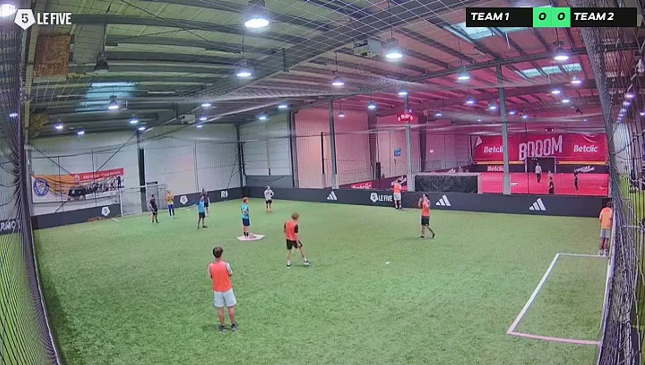 Reims 25/11 à 14:11 - Football Terrain 2 adidas (LeFive Reims)