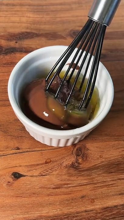 3_Nutellakaka på ca 1 minut i mikro 1 ägg 3 msk nutella 2 msk mjöl 12 tsk bakpulver  Chocolate chips att toppa med både