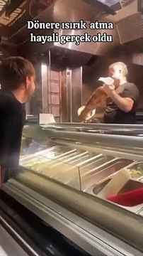 Döneri günlük olarak tüketen bir işletme kalan döneri imha etmeden önce bir gencin (aslında çoğumuzun) hayalini gerçekleştiriyor