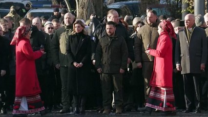 Descargar video: زلنسکی در مراسم یادبود جان‌باختگان قطحی بزرگ اوکراین، «هولودومور»: هرگز فراموش‌شان نمی‌کنیم