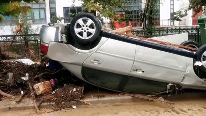 Yunanistan'da olumsuz hava koşullarına karşı cep telefonlarına "acil kodlu" mesajlar gönderildi