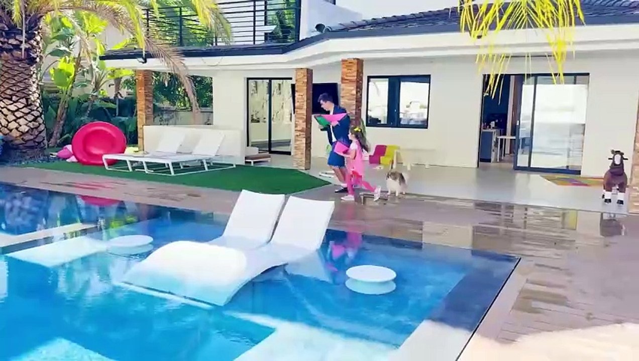 Mia and Artem الأبجدية الإنجليزية مع مهام مثيرة للاهتمام _ ABC