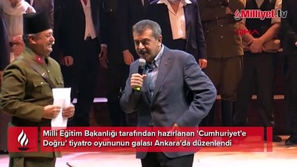 'Cumhuriyete Doğru' oyununun galası yapıldı
