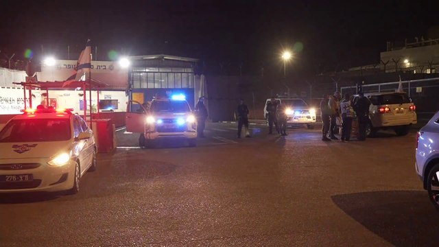 صور مباشرة من محيط سجن عوفر بالتزامن مع الإعلان عن صفقة تبادل أسرى جديدة بين حماس و #إسرائيل #العربية