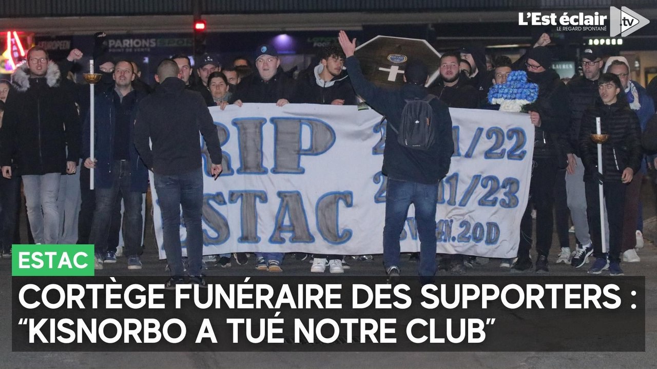 Des supporters de l'Estac ont conduit un cortège funéraire devant le Stade de l'Aube