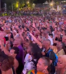 Le public en délire pendant le concert de Kassav