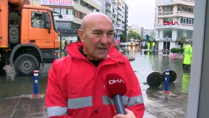 İzmir'de şiddetli yağış ve fırtına, tsunami etkisi yarattı! 2 ilçede deniz taştı, yollar göle döndü