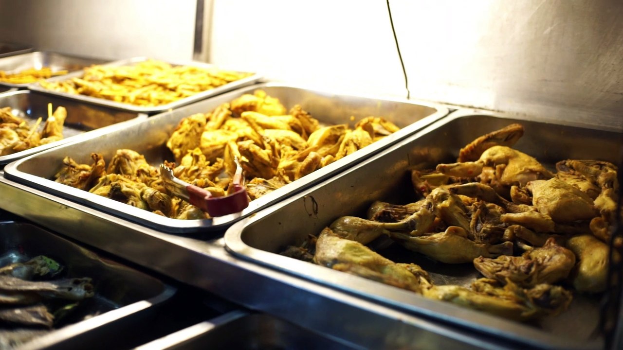 AYAM GALAU