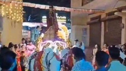 Viral: काला चश्मा पहन बारात ले कर निकली दुल्हन,देखें Video