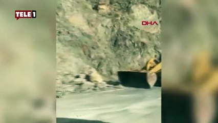 Artvin’de facianın eşiğinden dönüldü! Tonlarca ağırlıktaki kayalar yola düştü