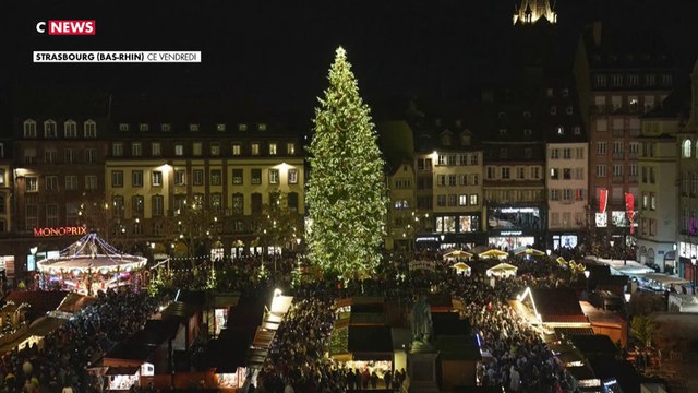 Le marché de Noël de Strasbourg a ouvert ses portes