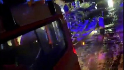 Ewakuacja dwóch osób na Jeziorze Bukowo