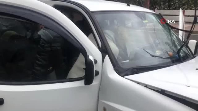 Refüje çarpıp kalp krizi geçiren sürücüye dakikalarca kalp masajı yapıldı