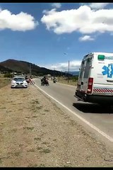 Trasladan a las víctimas de un choque frontal en el Acceso Norte de la ciudad