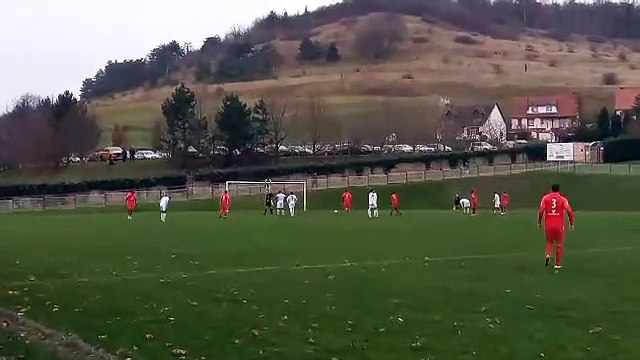 Matthieu pour le quatrième but face à Déville Maromme