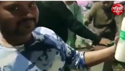 मुरादाबाद में हैंडपंप से दूध की तरह सफ़ेद पानी निकला, लोगों में मचा हड़कंप