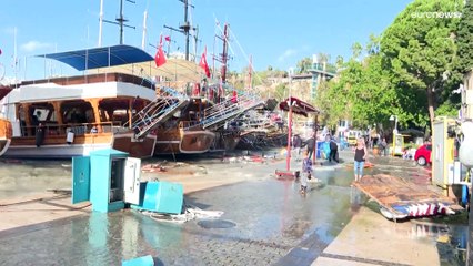 شاهد: أمطار "طوفانية" وعواصف قوية تتسبب بفيضانات جارفة في تركيا