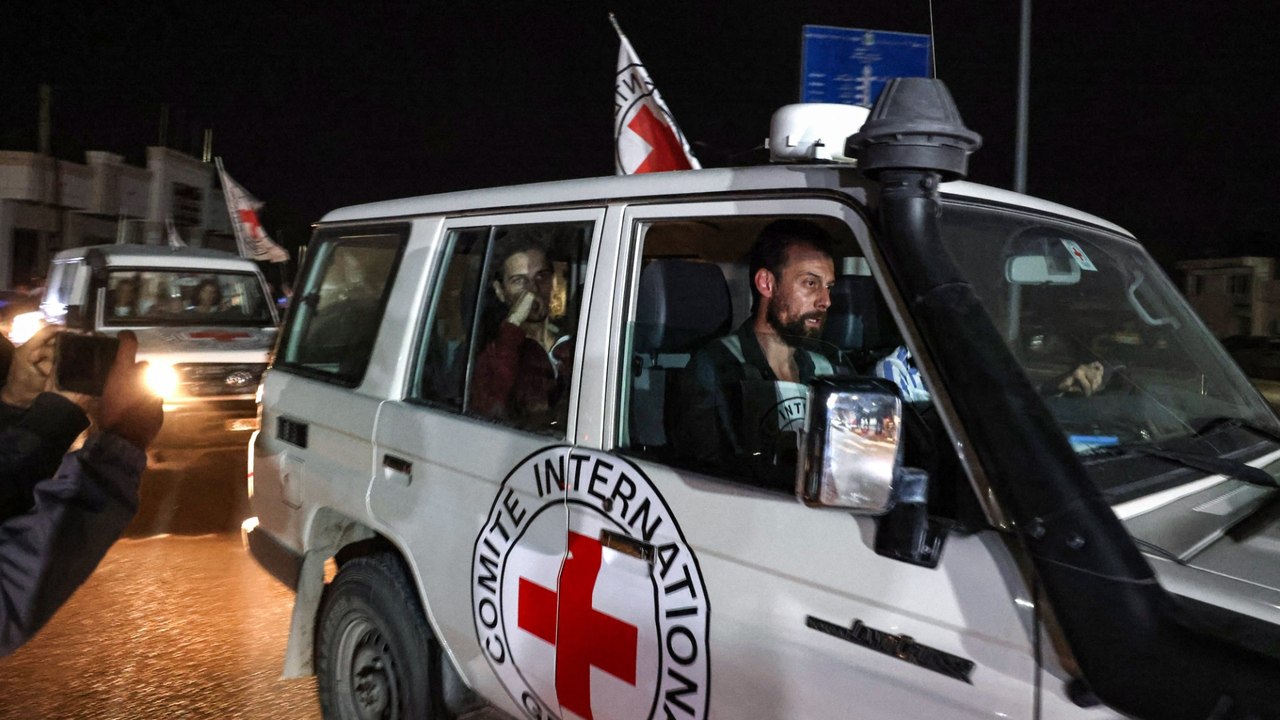 Ejército israelí confirmó que la Cruz Roja ya tiene al tercer grupo de rehenes liberado por Hamás