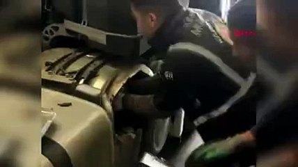 Gümrük kapısından giren 2 araçta kilolarca uyuşturucu ele geçirildi!