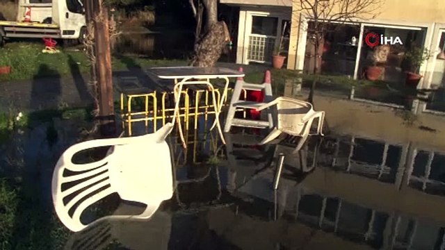 İstanbul'da deniz taştı, evler sular altında kaldı