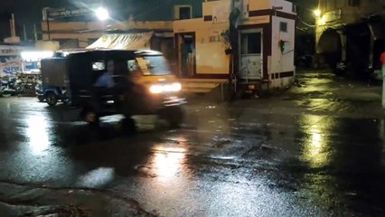 रात को बादल बरस पड़े
