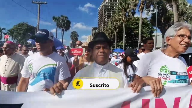 Cientos de feligreses de la Iglesia Católica marchan por la familia