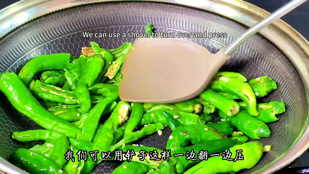 Chinese cuisine recipe, chef teaches you the home cooked recipe of tiger skin green pepper,delicious