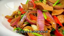 Chinese cuisine recipe, stir fry onion and pork liver at home. This way, the pork liver is smooth