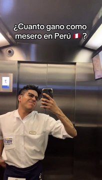 Mesero cuente cuanto de propina gana en un día de trabajo