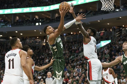 Game Recap: Bucks 108, Trail Blazers 102
